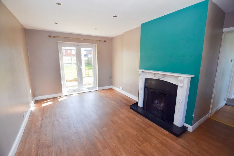 Property photo 3 of 20 Lounge