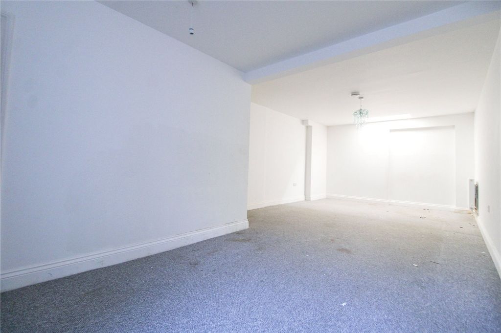 Property photo 3 of 9 Picture No. 06