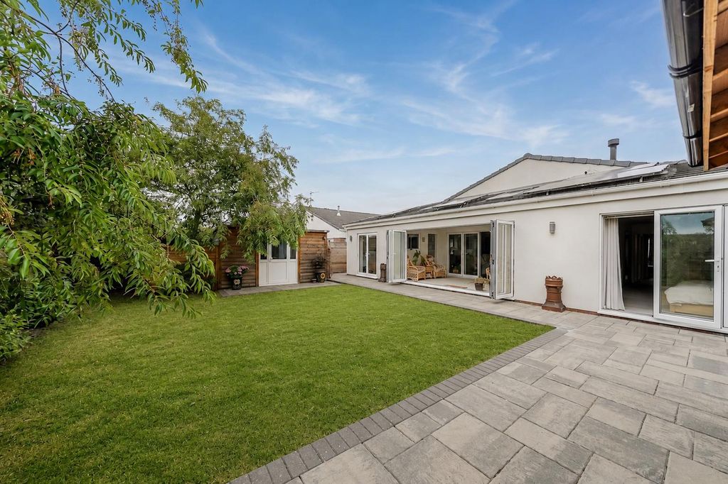 Property photo 1 of 32