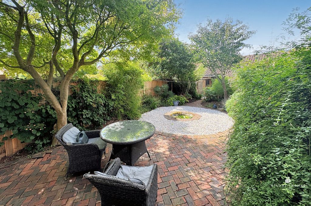 Property photo 3 of 19 Garden 2-2