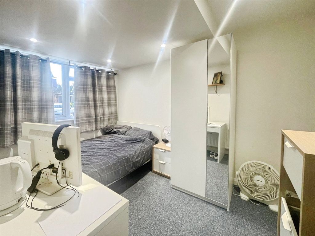 Property photo 2 of 11 Bedroom