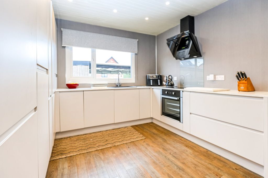 Property photo 2 of 22 Kitchen
