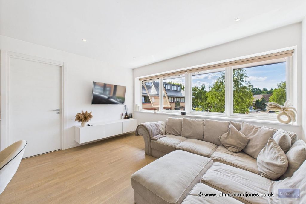Property photo 2 of 14 2 Lounge.Jpg