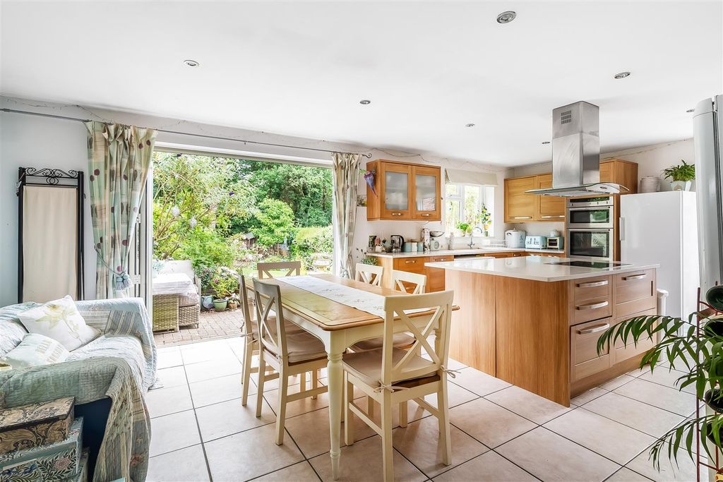 Property photo 3 of 32 57-Chestnut-Copse-3.Jpg