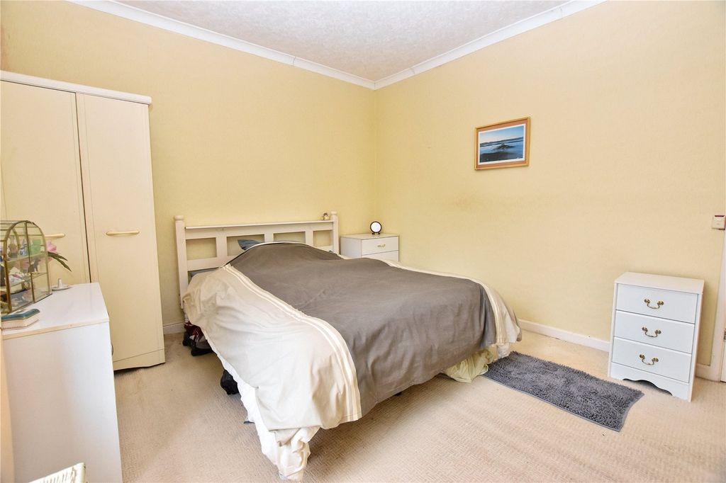 Property photo 2 of 17 Bedroom