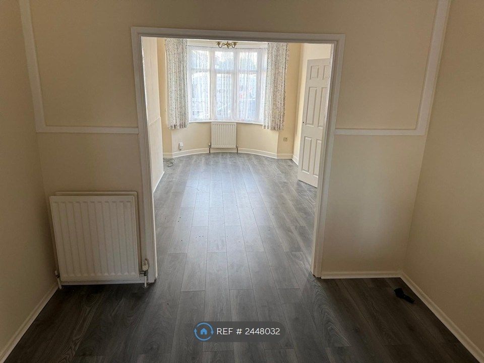 Property photo 3 of 12 Throughlounge