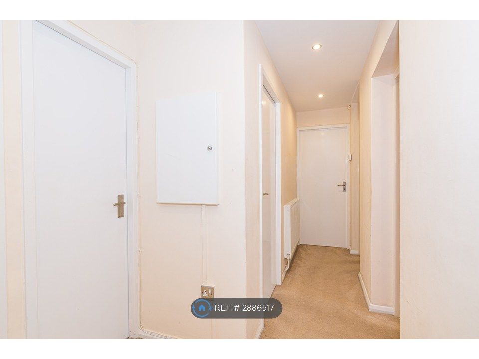 Property photo 3 of 11 Hallway