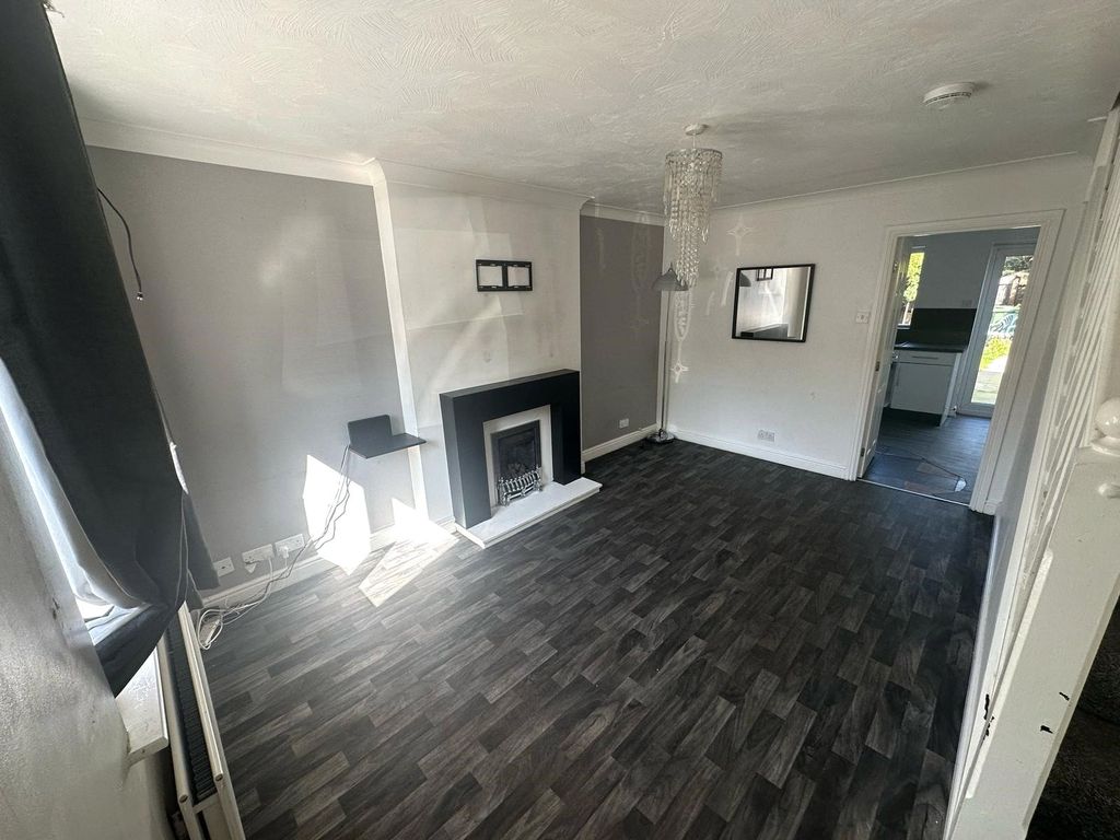 Property photo 2 of 11 Lounge