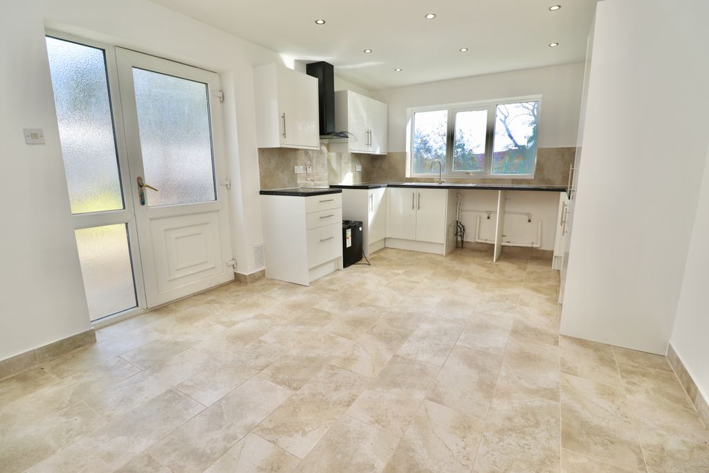 Property photo 2 of 14 Img_0563