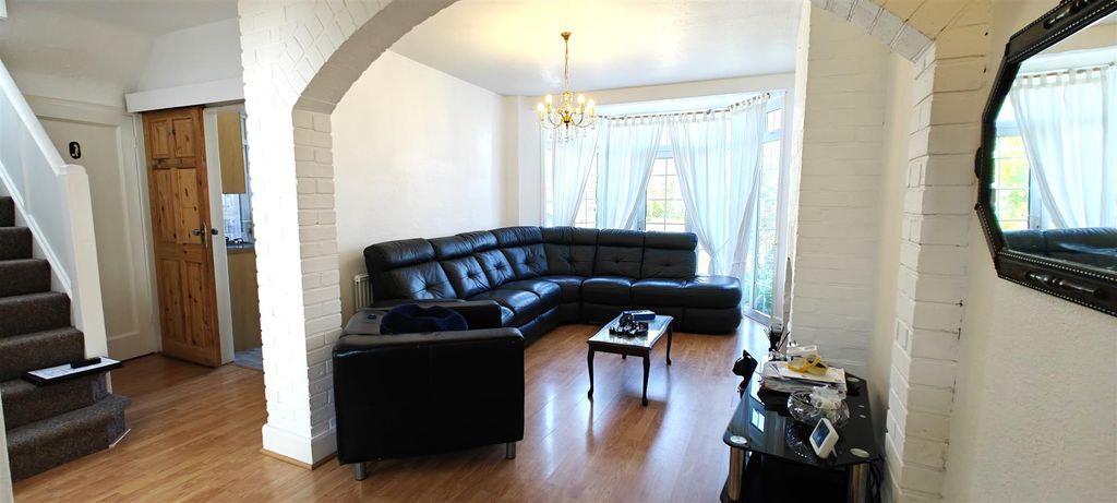 Property photo 2 of 29 Lounge