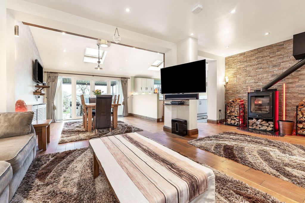 Property photo 2 of 24