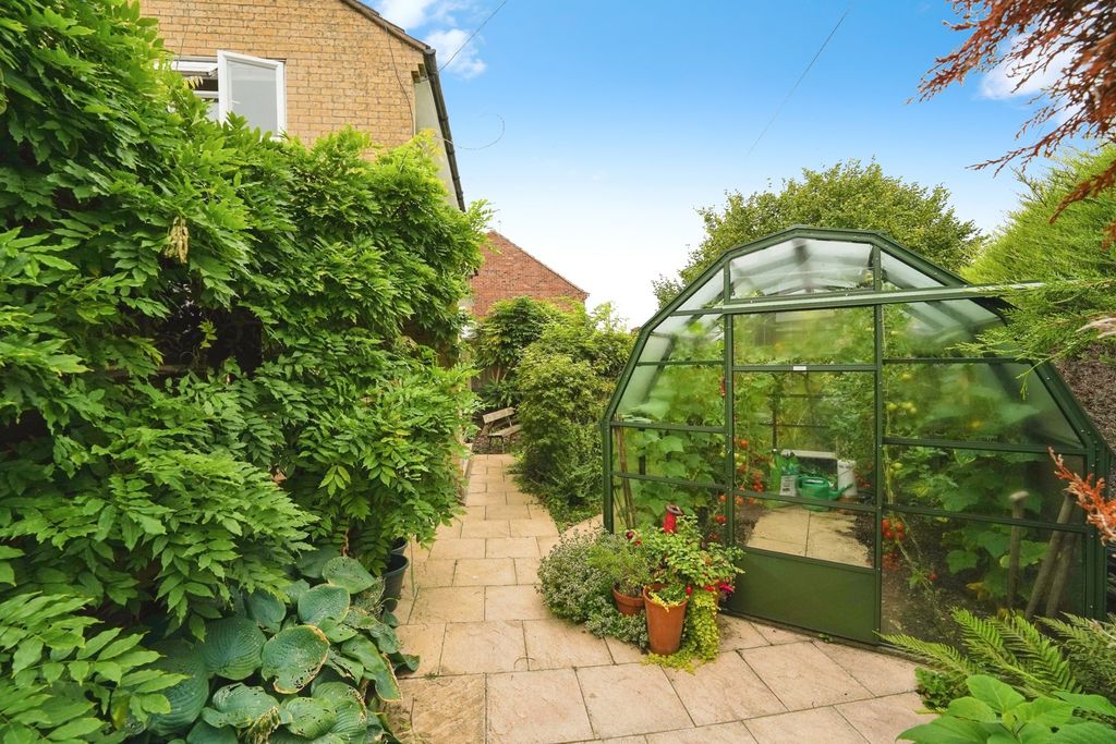 Property photo 2 of 17 Photo