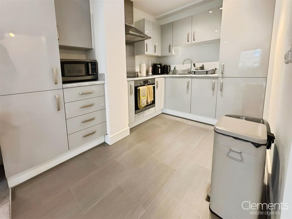 Property photo 2 of 16 Db7Ed429-Kitchen 20Ven.Jpeg