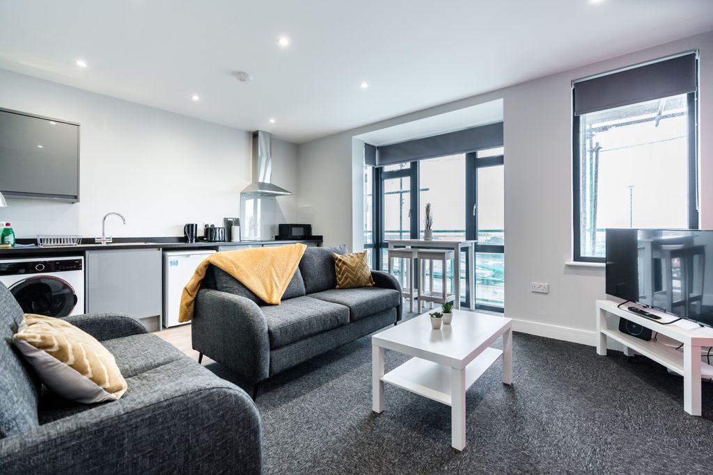 Property photo 1 of 10 Living Room