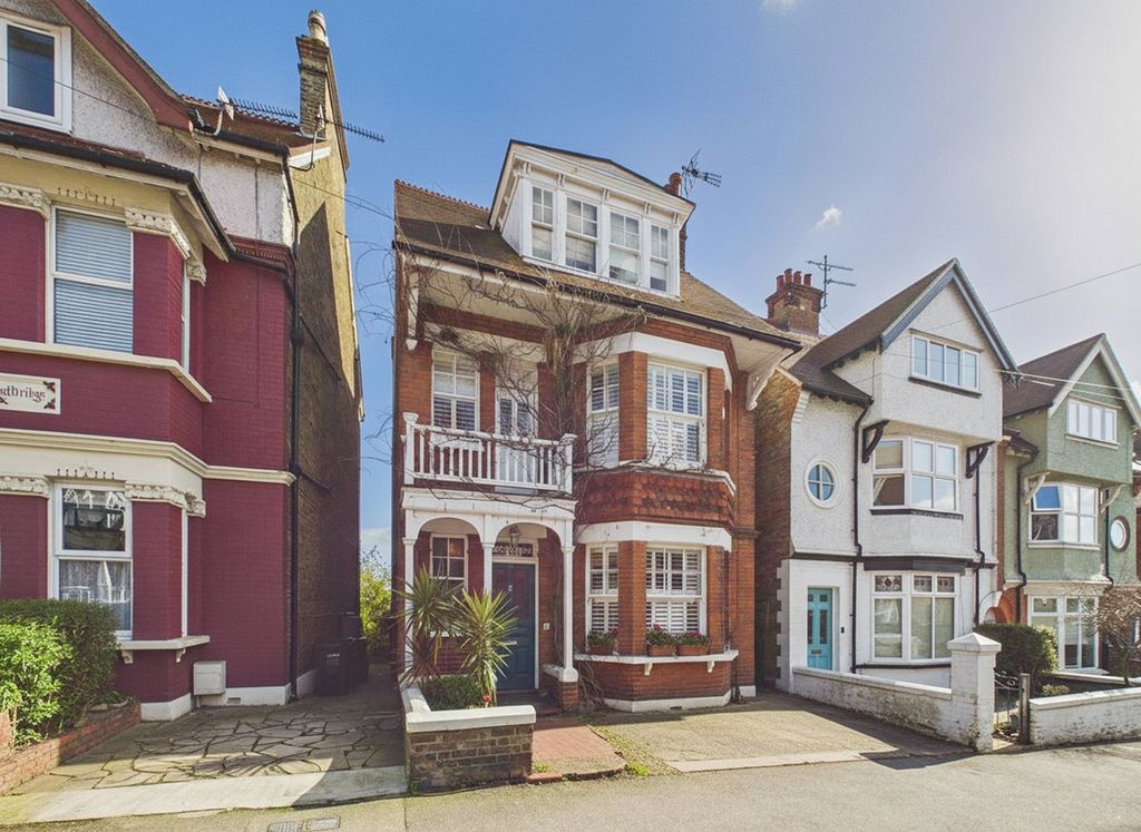 Property photo 1 of 33