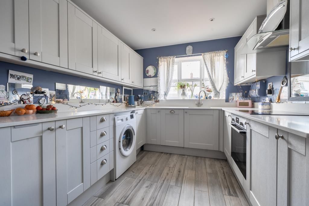 Property photo 2 of 24 Kitchen