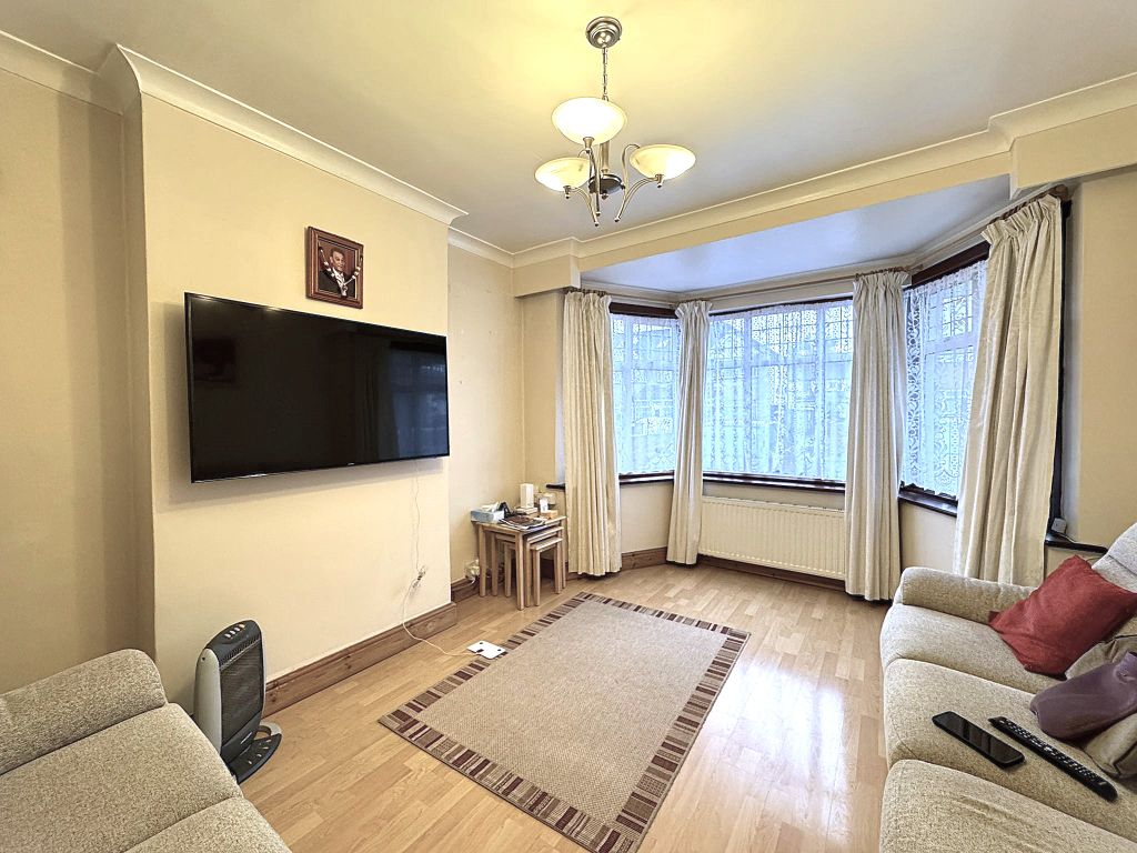 Property photo 2 of 13 The Grange, Wembley, Ha0  (1)