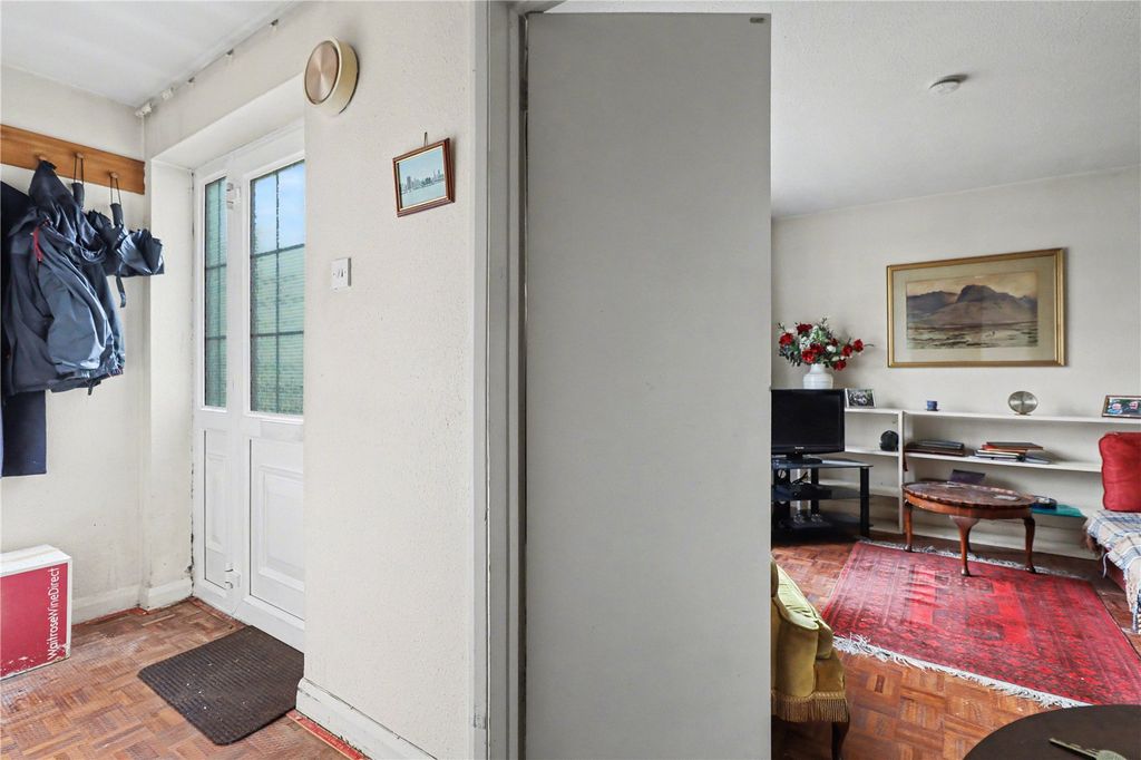 Property photo 2 of 13 Hallway