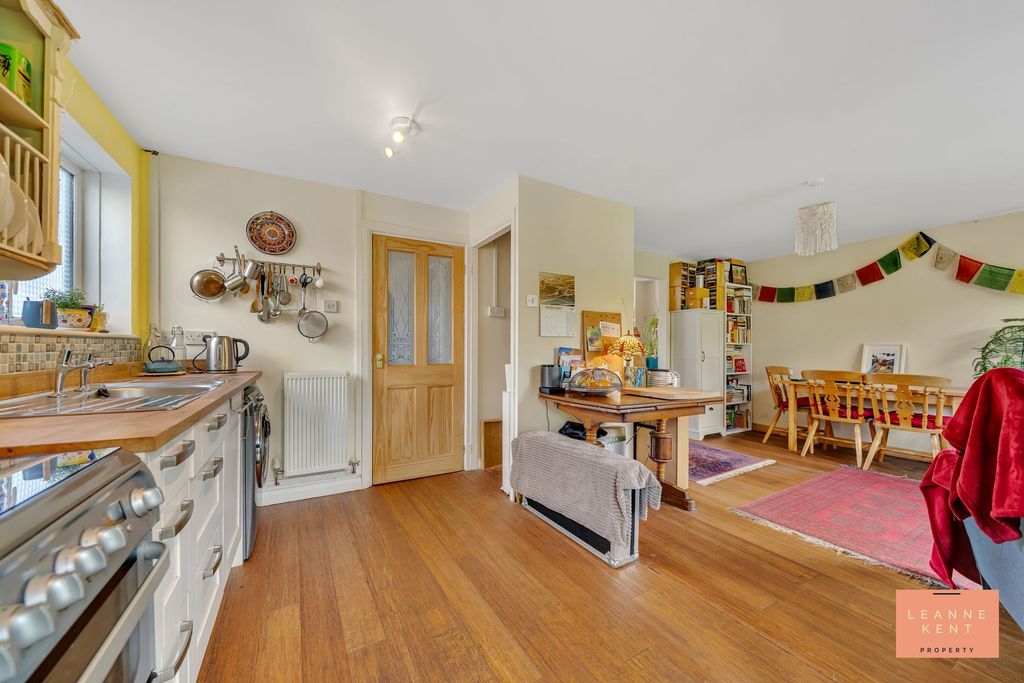 Property photo 3 of 37