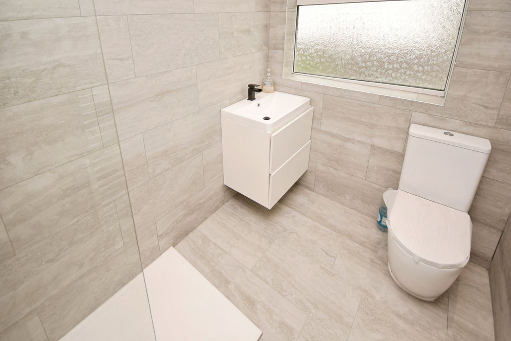 Property photo 3 of 18 Shower Room