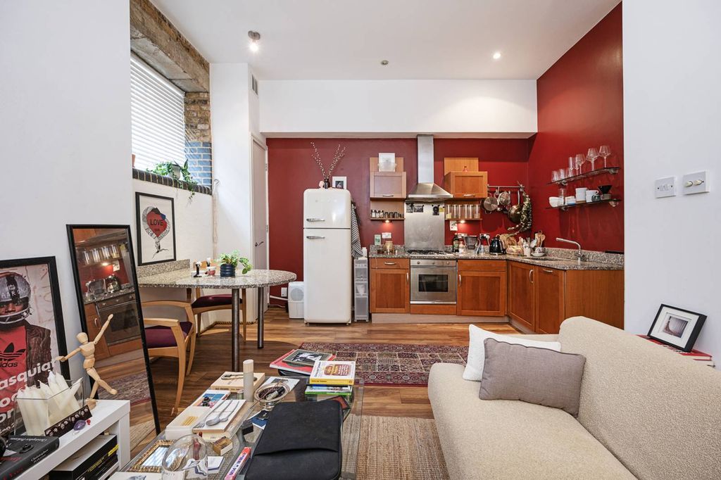 Property photo 2 of 8