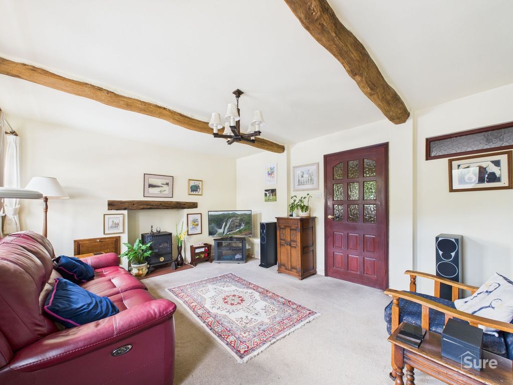 Property photo 3 of 16 Lounge