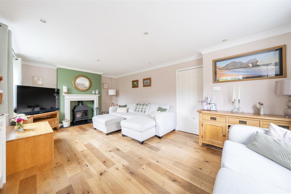 Property photo 3 of 14 Sitting Room