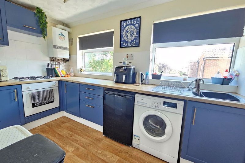 Property photo 2 of 9 Kitchen