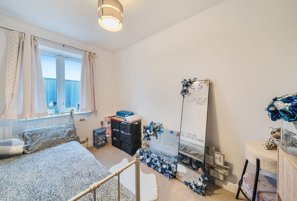 Property photo 3 of 9 1384671-7-692Dd44...