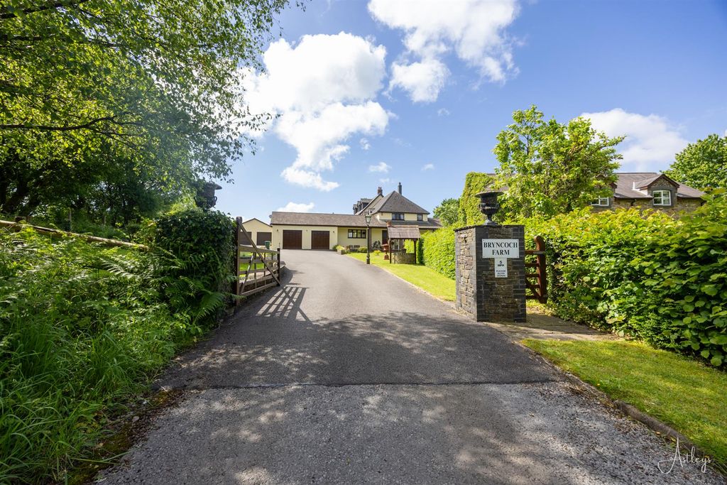 Property photo 2 of 58 Gated Access