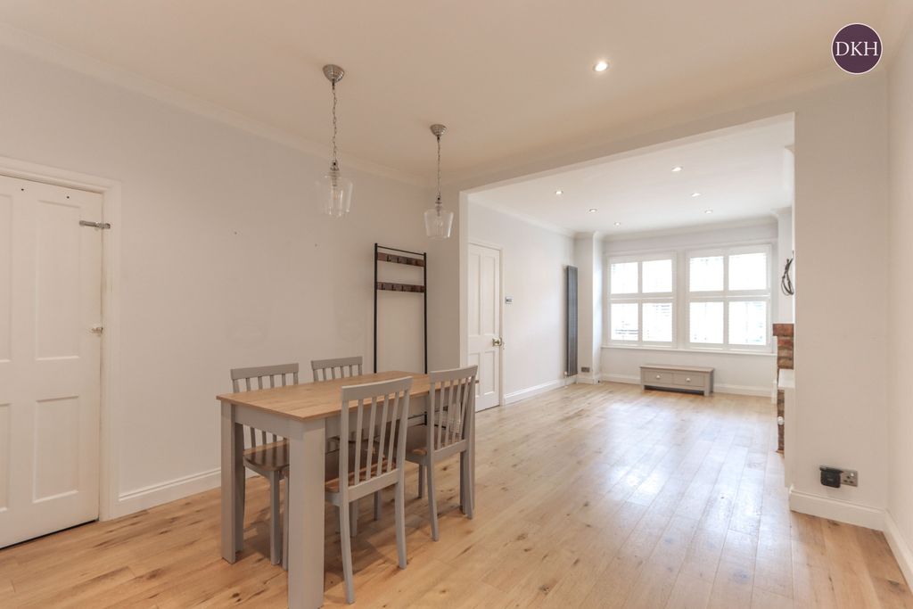 Property photo 2 of 16 Picture No. 12