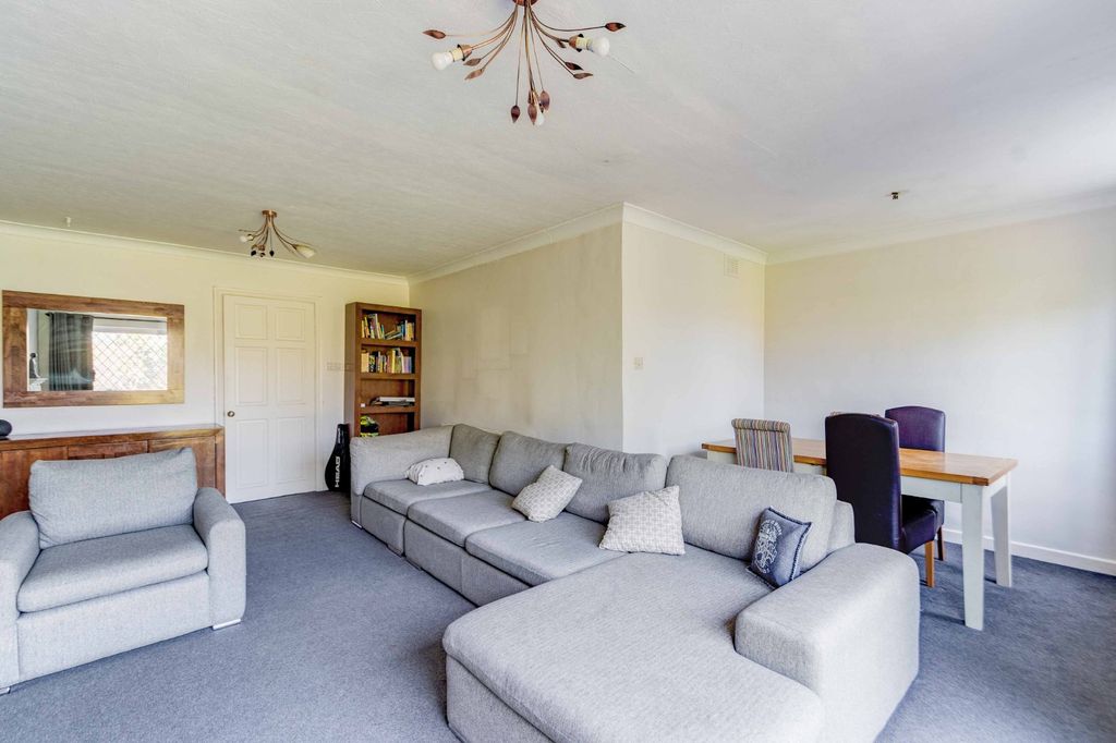 Property photo 3 of 16 Picture No. 13