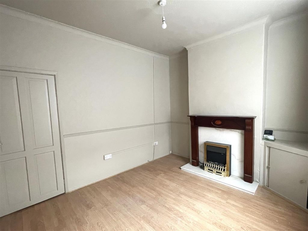 Property photo 2 of 7 Front Reception .Jpeg