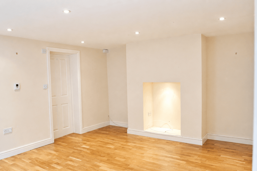 Property photo 3 of 8 Plum Lane 1