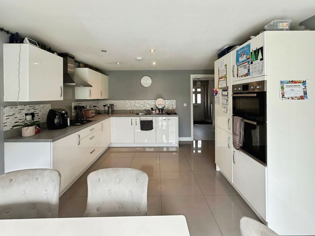 Property photo 3 of 19 Kitchen/Diner