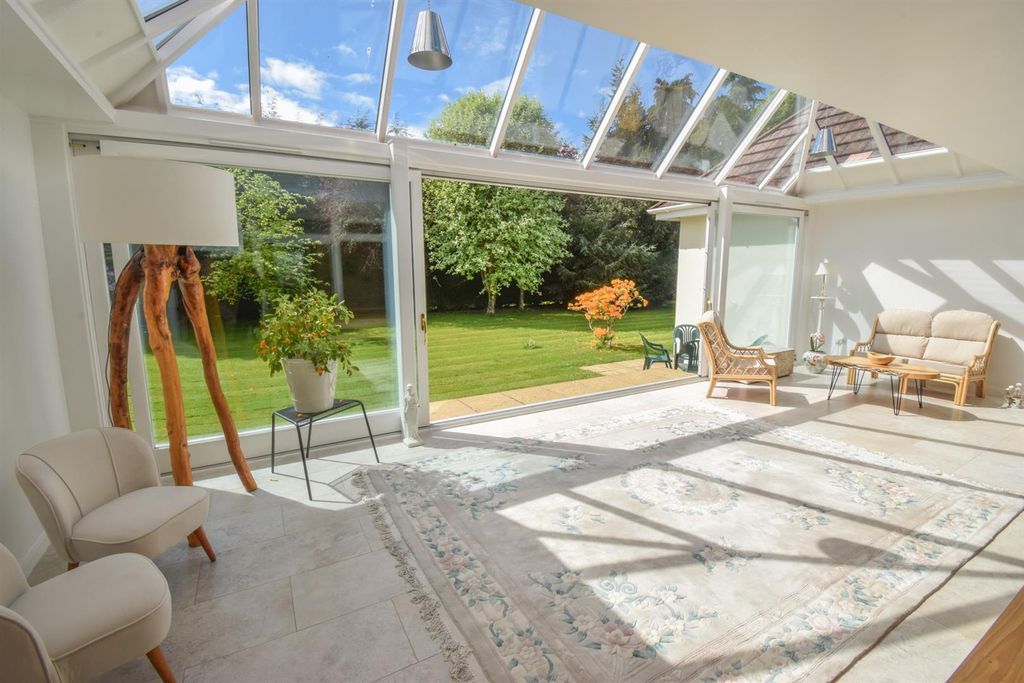 Property photo 2 of 69 Conservatory (3).Jpg