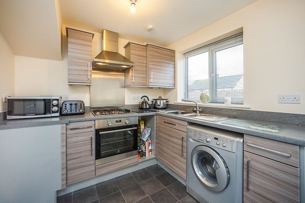 Property photo 3 of 9 Kitchen