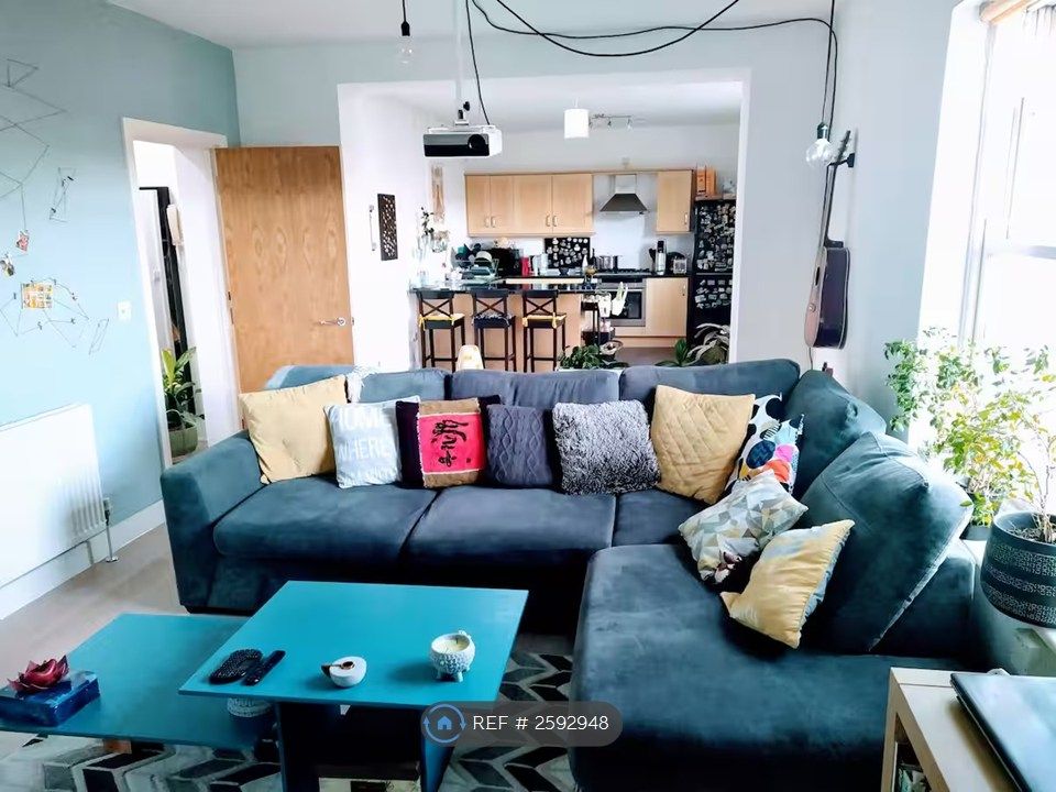 Property photo 1 of 11 Living Room (Open Plan)