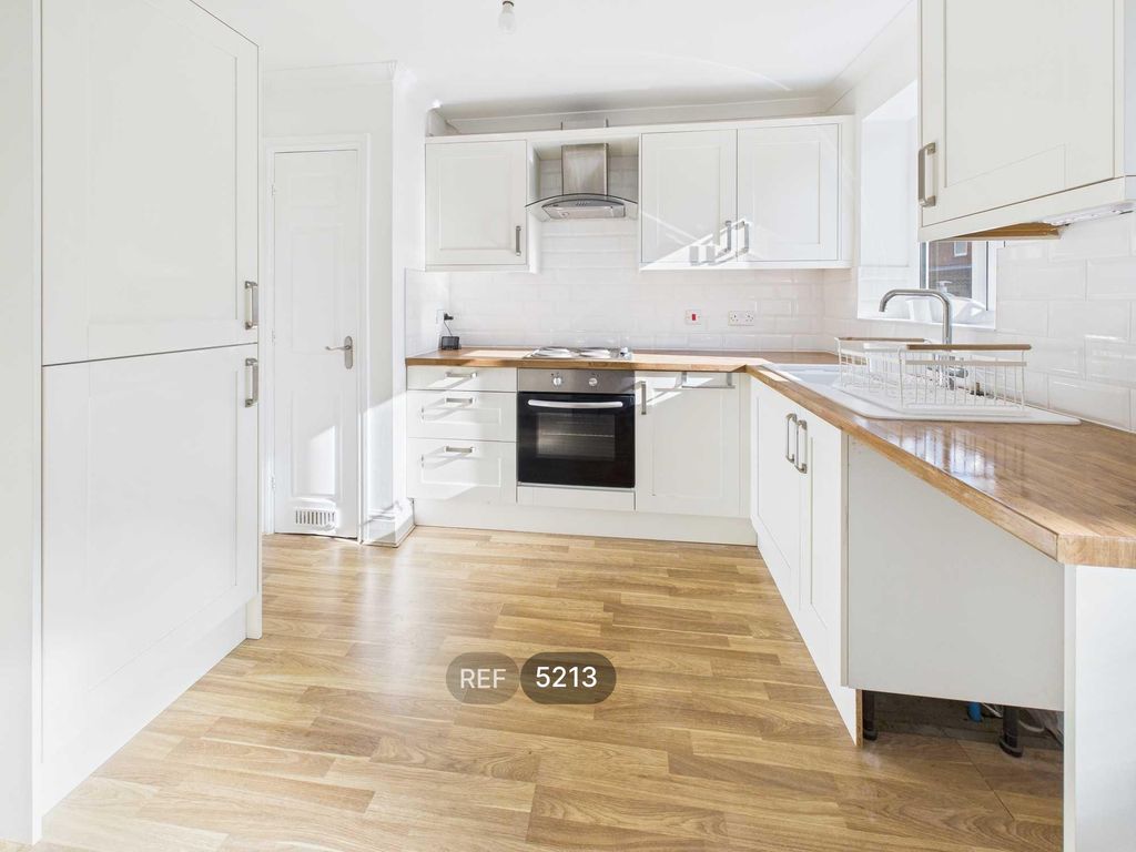 Property photo 2 of 9 Kitchen