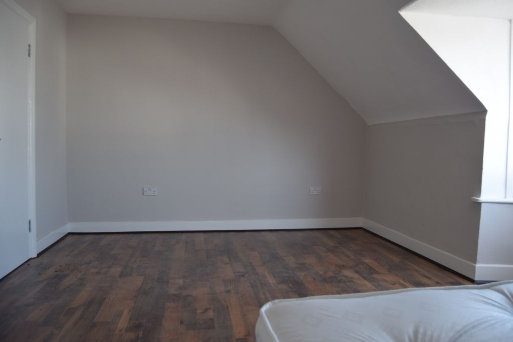 Property photo 2 of 8 King Size Bedroom