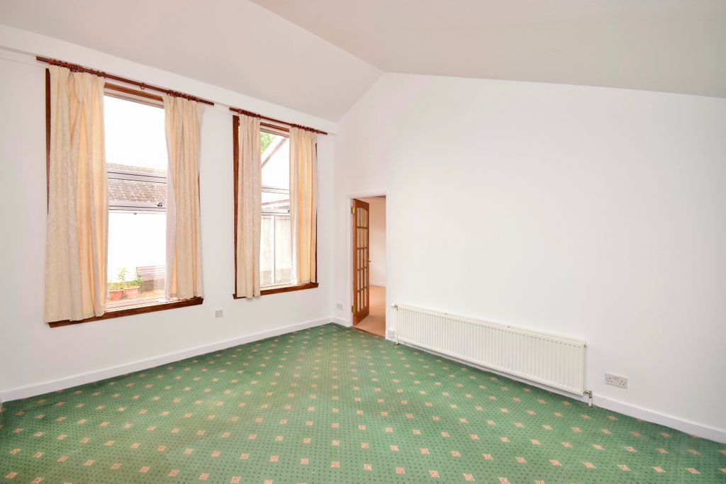 Property photo 3 of 28