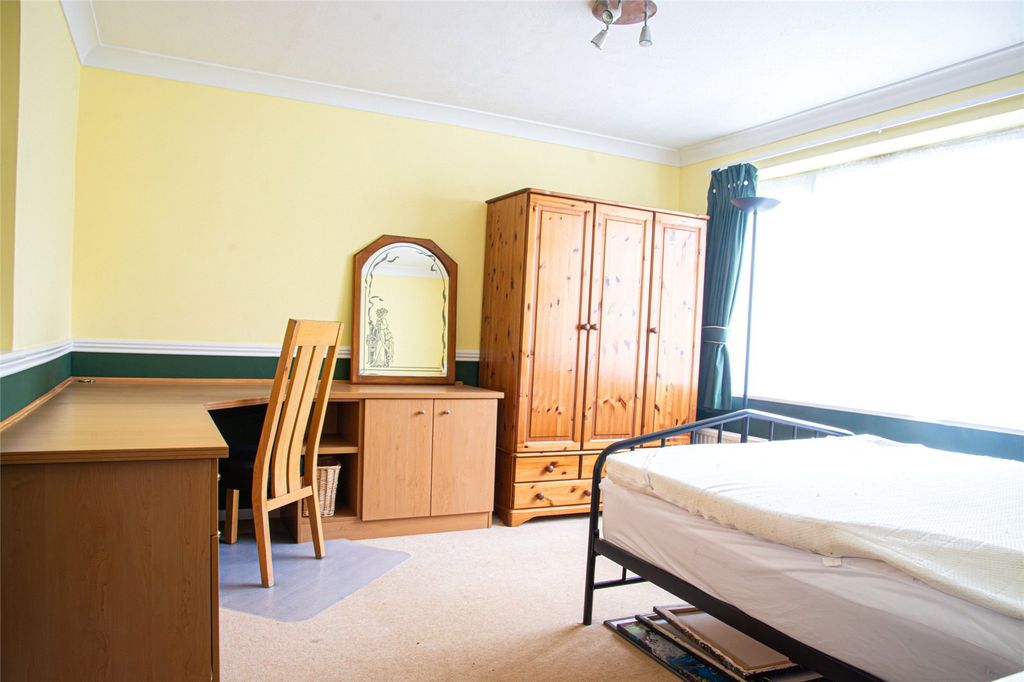 Additional image 12 of 4 bed detached house for saleLaurel Close, North Warnborough, Hook, Hampshire RG29