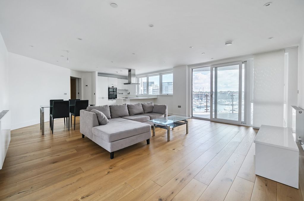 Property photo 3 of 13 1320397-4-686Bb78...