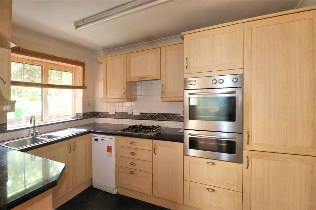 Property photo 2 of 15 Picture No. 16