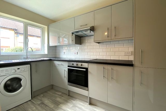 Property photo 3 of 8 Kitchen
