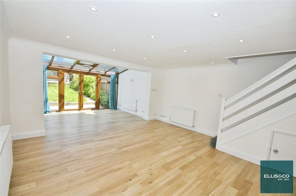 Property photo 1 of 9 Picture No. 32