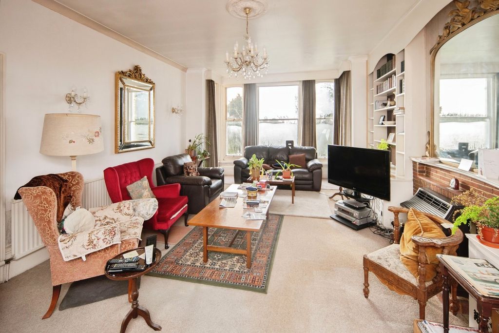 Property photo 2 of 21