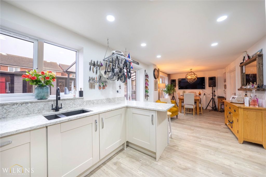 Property photo 3 of 34 Picture No. 24