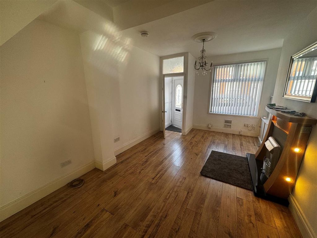 Property photo 2 of 7 Front Lounge