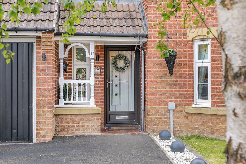 Property photo 2 of 37